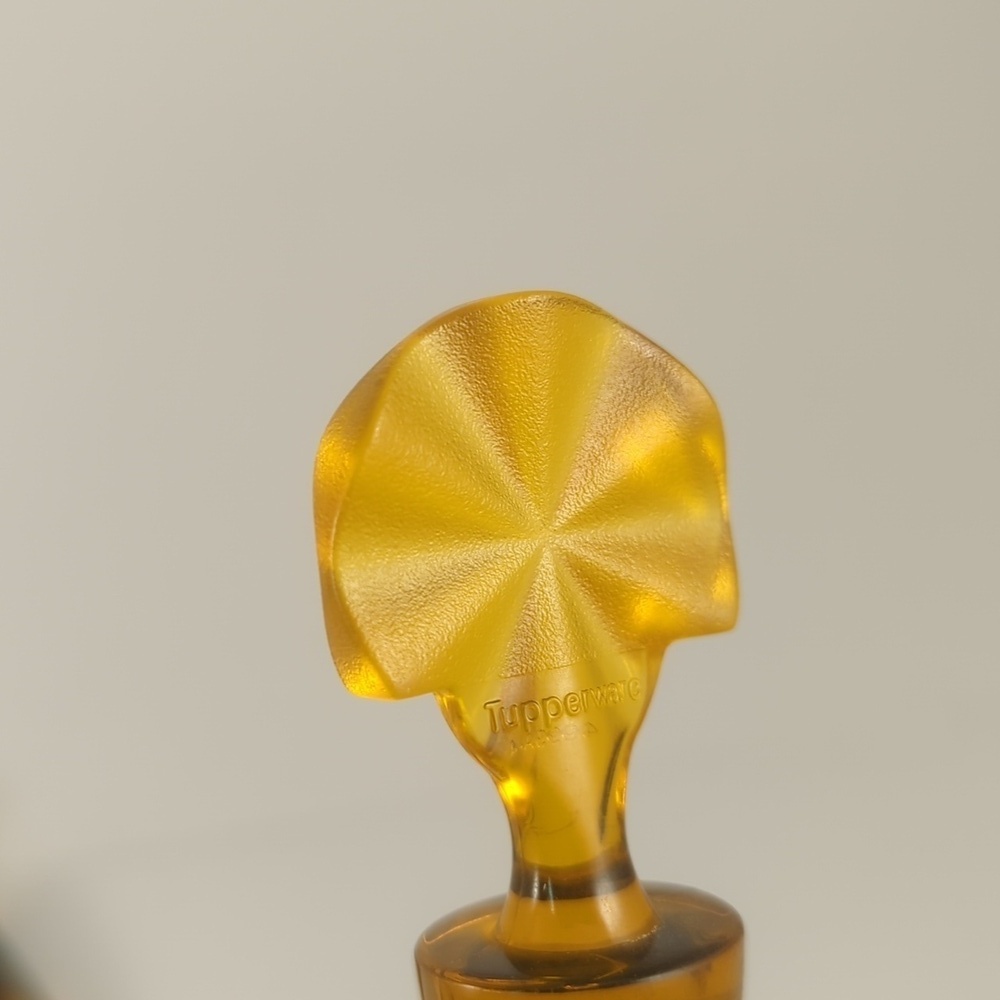 Tupperware® set of 3 sheerly elegant wine-stoppers - Picture 2 of 3
